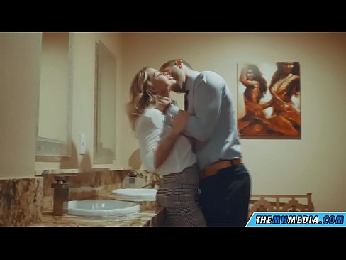 ❤️ Xa i-blonde ene-busty ikuhenda kwindlu yangasese yoluntu Isondo esisemgangathweni kwi-xh.verhentai.ru ﹏